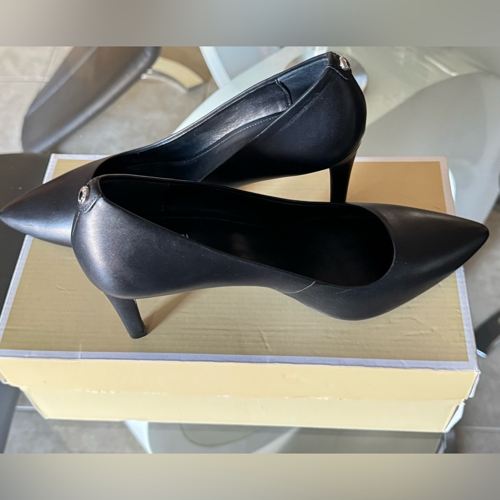 NIB Michael Michael Kors Dorothy Flex Pump Leather 40F6DOMP1L